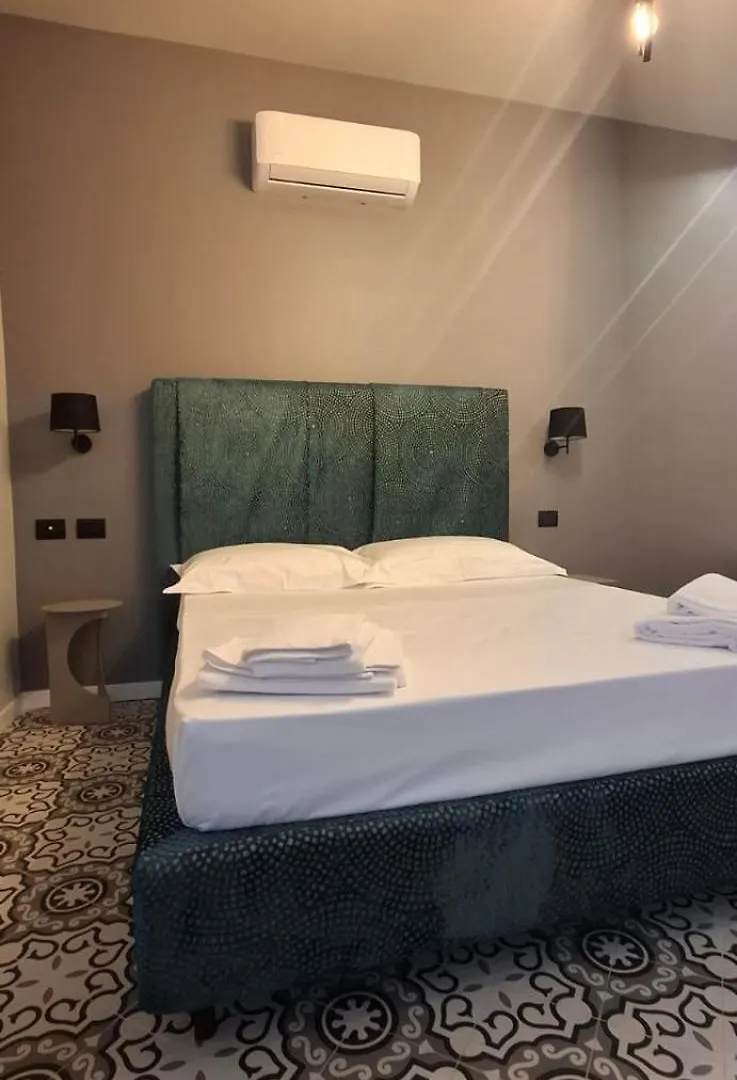 Fontana Falconieri Boutique Hotel 墨西拿